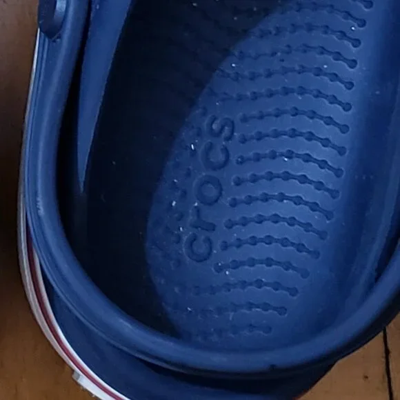 EUC Unisex Crocs - Picture 8 of 8